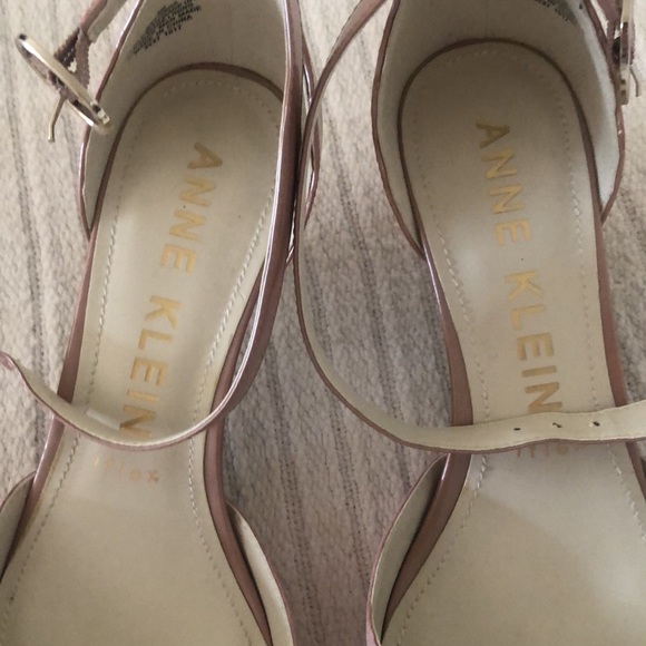 Woman’s Anne Klein Akfonda closed toe spring mauve heel pumps - Picture 5 of 16